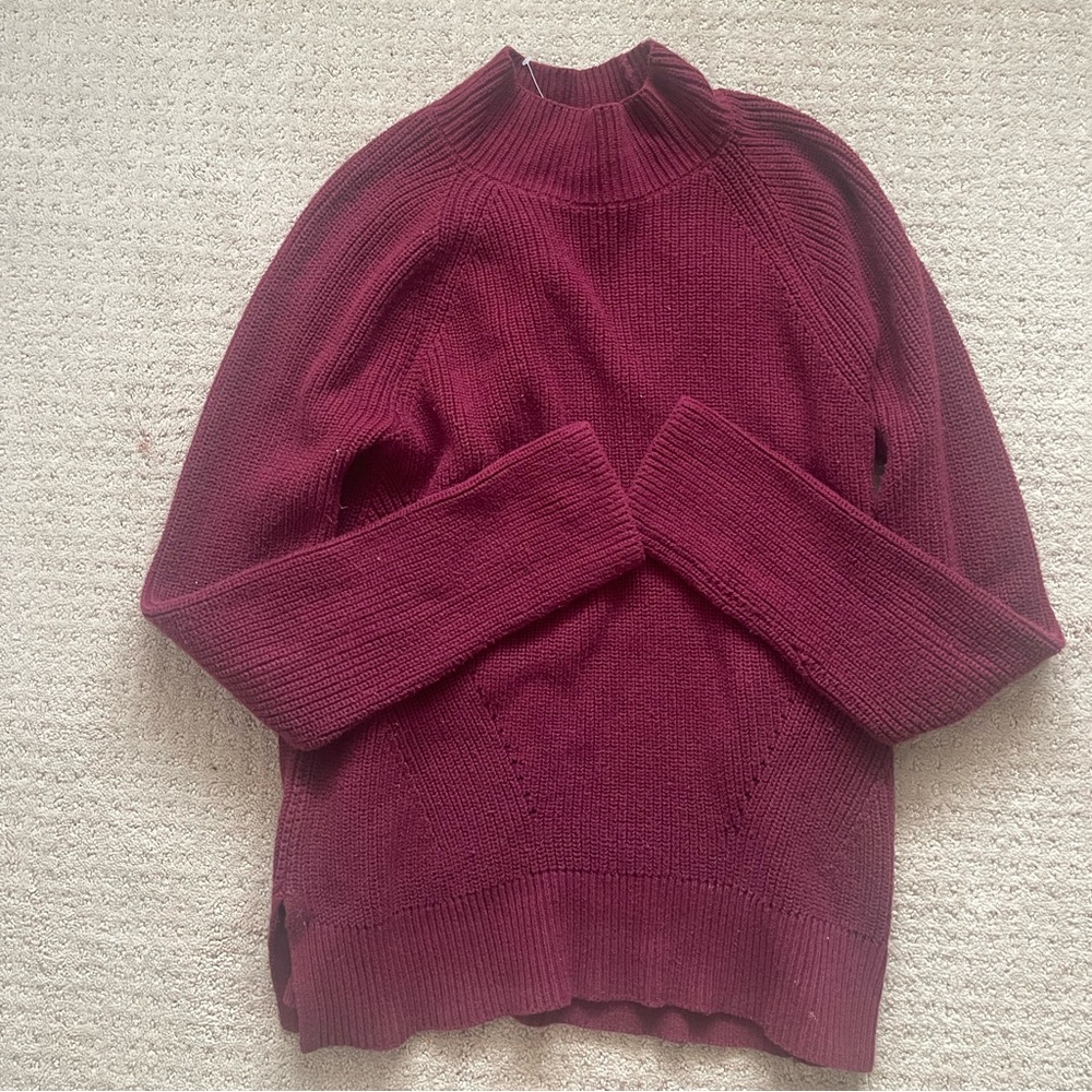 Gap burgundy sweater size medium